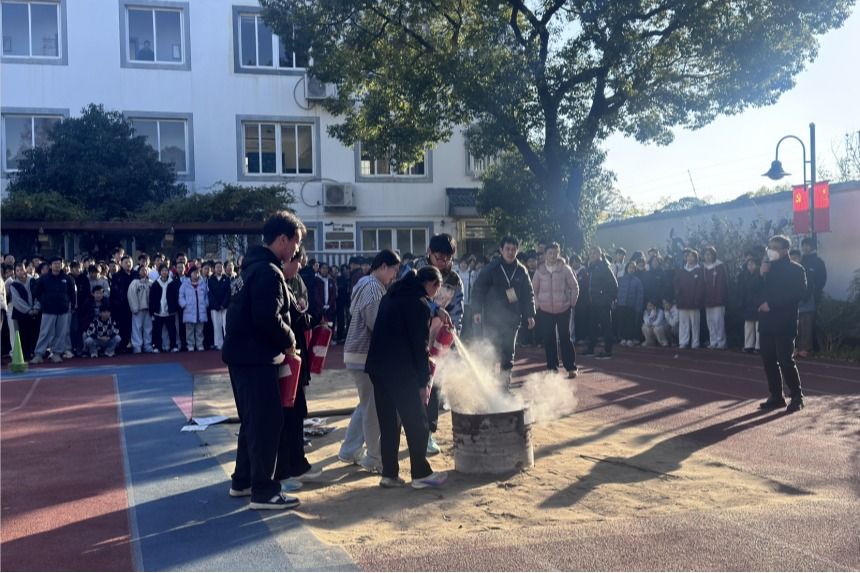 强化消防演练，筑牢安全基石