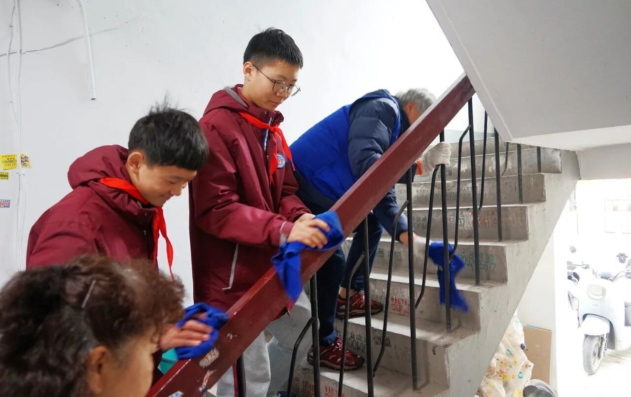 三月感恩节：以志愿践初心，用奉献传温情