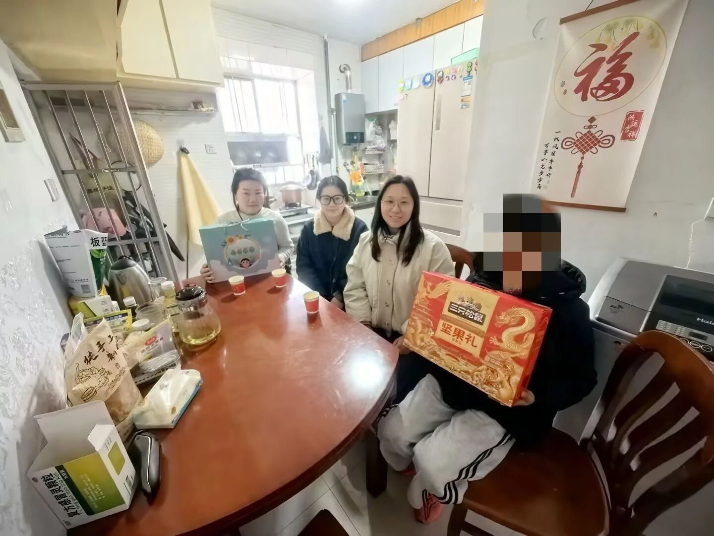 德育导师“走进家庭”，携手共育，情满家园